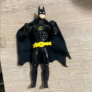 Vintage 1989 Toy Biz Batman 5" Action Figure with Working Bat Rope Belt